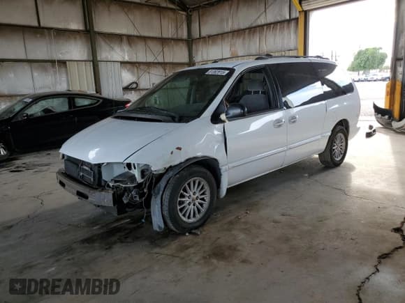 ✅ 2000 Chrysler Town & Country LX • VIN: 1C4GP44G1YB695954 • Lot: 81362815. Listed on Copart with 185,155 mi. Free auction sales archive from the USA and detailed vehicle history report at DreamBid. Image 1.