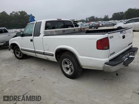 ✅ 2000 Chevrolet S-10 LS • VIN: 1GCCS19W9YK106385 • Лот: 43113425. Опубликован ранее на Copart с пробегом 222 516 миль. Бесплатный доступ к архиву аукционных продаж из США и подробный отчёт об истории автомобиля на DreamBid. Изображение 2.