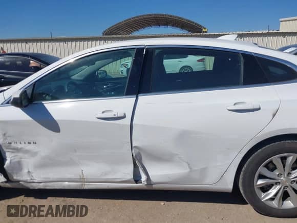 2025 Chevrolet Malibu LT z VIN 1G1ZD5ST2SF122545, wystawiony jako IAAI lot #43599009 z przebiegiem 32 131 mil mil oraz . Historia ofert i sprzedaży dostępna na DreamBid. Obrazek 14.