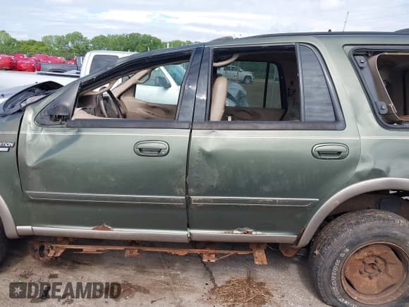 ✅ 2000 Ford Expedition Eddie Bauer • VIN: 1FMPU18L5YLC36320 • Lot: 42355865. Listed on IAAI with 221,787 mi. Free auction sales archive from the USA and detailed vehicle history report at DreamBid. Image 14.