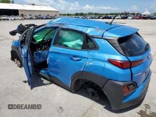 ✅ 2021 Hyundai Kona SE • VIN: KM8K12AA7MU638832 • Лот: 61530124. Опубликован ранее на Copart с пробегом Не указан. Бесплатный доступ к архиву аукционных продаж из США и подробный отчёт об истории автомобиля на DreamBid. Изображение 2.