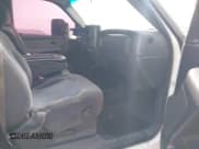 ✅ 2001 Chevrolet Silverado 2500HD LS • VIN: 1GCHK23U51F199522 • Lot: 41552550. Wystawiony na IAAI z przebiegiem 291 272 mil. Bezpłatny archiwum sprzedaży aukcyjnych z USA i szczegółowy raport historii pojazdu na DreamBid. Zdjęcie 5.