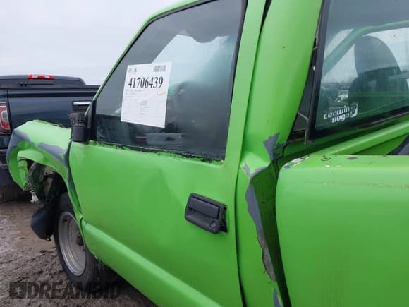 ✅ 2003 Chevrolet S-10 LS • VIN: 1GCCS14X138275192 • Лот: 41706439. Опубликован ранее на IAAI с пробегом Не указан. Бесплатный доступ к архиву аукционных продаж из США и подробный отчёт об истории автомобиля на DreamBid. Изображение 8.