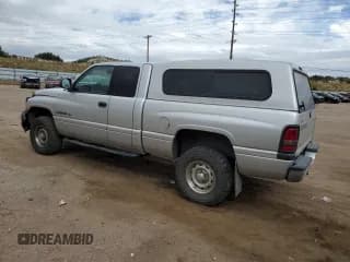 ✅ 2001 Dodge 1500 • VIN: 3B7HF13Y21G718915 • Лот: 76817334. Опубликован ранее на Copart с пробегом 138 716 миль. Бесплатный доступ к архиву аукционных продаж из США и подробный отчёт об истории автомобиля на DreamBid. Изображение 2.
