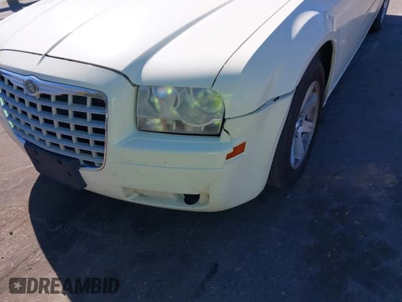 ✅ 2007 Chrysler 300 • VIN: 2C3KA43R97H710564 • Lot: 43483894. Listed on IAAI with 143,790 mi. Free auction sales archive from the USA and detailed vehicle history report at DreamBid. Image 16.