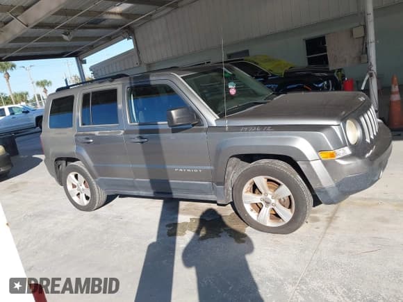 ✅ 2013 Jeep Patriot Latitude • VIN: 1C4NJPFA5DD218705 • Lot: 43604434. Wystawiony na IAAI z przebiegiem 109 823 mil. Bezpłatny archiwum sprzedaży aukcyjnych z USA i szczegółowy raport historii pojazdu na DreamBid. Zdjęcie 13.