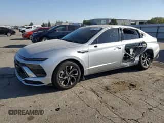 2024 Hyundai Sonata SEL z VIN KMHL64JA8RA420408, wystawiony jako Copart lot #80691735 z przebiegiem 16 936 mil mil oraz Szkoda całkowita • Salvage title. Historia ofert i sprzedaży dostępna na DreamBid. Obrazek 1.