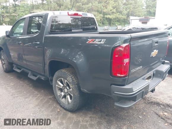 ✅ 2019 Chevrolet Colorado 4WD Z71 • VIN: 1GCPTDE14K1141018 • Лот: 43328790. Опубликован ранее на IAAI с пробегом 183 824 миль. Бесплатный доступ к архиву аукционных продаж из США и подробный отчёт об истории автомобиля на DreamBid. Изображение 3.