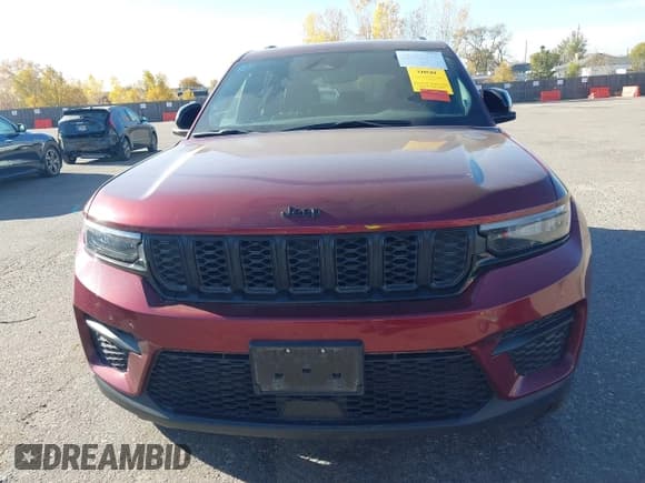 ✅ 2024 Jeep Grand Cherokee Altitude • VIN: 1C4RJHAG1RC108850 • Lot: 43633746. Listed on IAAI with 35,014 mi. Free auction sales archive from the USA and detailed vehicle history report at DreamBid. Image 12.