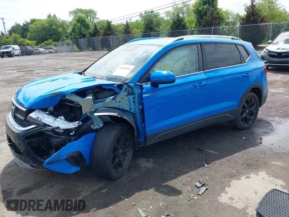 ✅ 2022 Volkswagen Taos SE • VIN: 3VVPX7B28NM011108 • Лот: 42636804. Опубликован ранее на IAAI с пробегом 42 304 миль. Бесплатный доступ к архиву аукционных продаж из США и подробный отчёт об истории автомобиля на DreamBid. Изображение 2.