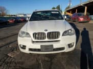 ✅ 2013 BMW X5 xDrive50i • VIN: 5UXZV8C5XDL899340 • Лот: 85399845. Опубликован ранее на Copart с пробегом 175 095 миль. Бесплатный доступ к архиву аукционных продаж из США и подробный отчёт об истории автомобиля на DreamBid. Изображение 5.