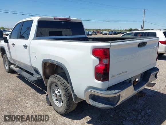 ✅ 2021 Chevrolet Silverado 2500HD Work Truck • VIN: 1GC1YLE72MF268331 • Lot: 42818554. Wystawiony na IAAI z przebiegiem 111 478 mil. Bezpłatny archiwum sprzedaży aukcyjnych z USA i szczegółowy raport historii pojazdu na DreamBid. Zdjęcie 3.