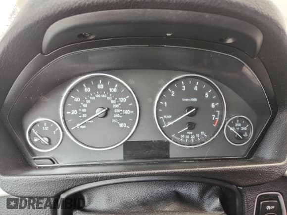 ✅ 2015 BMW 3 Series 320i • VIN: WBA3B1C55FK137465 • Lot: 89930315. Wystawiony na Copart z przebiegiem Nie podano. Bezpłatny archiwum sprzedaży aukcyjnych z USA i szczegółowy raport historii pojazdu na DreamBid. Zdjęcie 9.