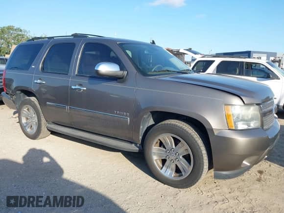 2011 Chevrolet Tahoe LTZ с VIN 1GNSKCE02BR397679, выставлен на аукционе IAAI как лот 42020606 с пробегом 188 056 миль миль и . История ставок и продаж доступна на DreamBid. Изображение 1.