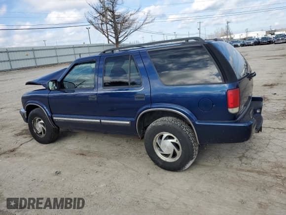 ✅ 2001 Chevrolet Blazer LT • VIN: 1GNDT13W11K190547 • Lot: 87020614. Wystawiony na Copart z przebiegiem Nie podano. Bezpłatny archiwum sprzedaży aukcyjnych z USA i szczegółowy raport historii pojazdu na DreamBid. Zdjęcie 2.