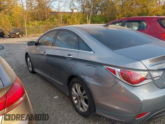 ✅ 2015 Hyundai Sonata Limited • VIN: KMHEC4A46FA129414 • Lot: 43638892. Listed on IAAI with 181,361 mi. Free auction sales archive from the USA and detailed vehicle history report at DreamBid. Image 14.