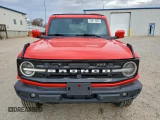 ✅ 2022 Ford Bronco • VIN: 1FMDE5DH7NLA98557 • Лот: 93811005. Опубликован ранее на Copart с пробегом 61 743 миль. Бесплатный доступ к архиву аукционных продаж из США и подробный отчёт об истории автомобиля на DreamBid. Изображение 5.