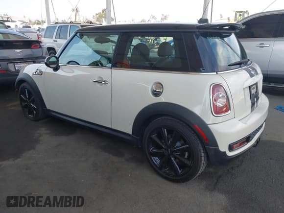 ✅ 2013 MINI Hardtop S • VIN: WMWSV3C5XDT479564 • Lot: 42910334. Listed on IAAI with 167,743 mi. Free auction sales archive from the USA and detailed vehicle history report at DreamBid. Image 3.