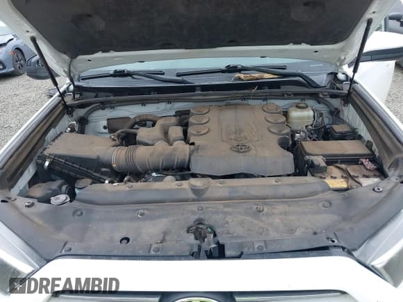 ✅ 2022 Toyota 4Runner SR5 • VIN: JTEMU5JR2N6053461 • Lot: 43195690. Listed on IAAI with 37,736 mi. Free auction sales archive from the USA and detailed vehicle history report at DreamBid. Image 10.