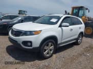 ✅ 2013 Kia Sorento EX • VIN: 5XYKU3A62DG375423 • Lot: 42254621. Listed on IAAI with 86,404 mi. Free auction sales archive from the USA and detailed vehicle history report at DreamBid. Image 2.