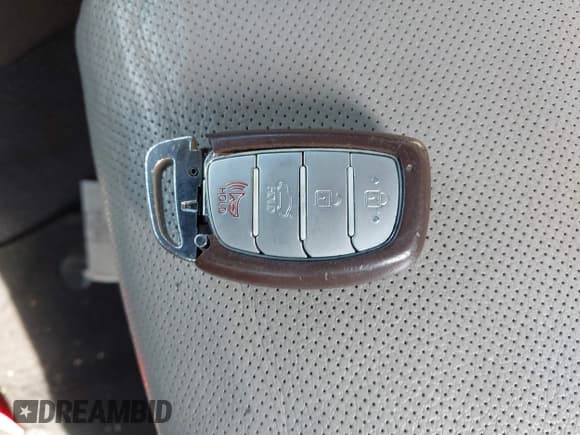 ✅ 2015 Hyundai Sonata Sport • VIN: 5NPE34AB6FH084163 • Lot: 43640225. Listed on IAAI with 234,665 mi. Free auction sales archive from the USA and detailed vehicle history report at DreamBid. Image 11.