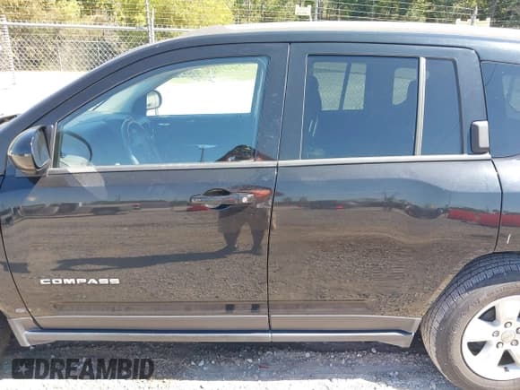 ✅ 2017 Jeep Compass Latitude • VIN: 1C4NJCEA4HD148369 • Lot: 43462967. Listed on IAAI with 143,559 mi. Free auction sales archive from the USA and detailed vehicle history report at DreamBid. Image 14.