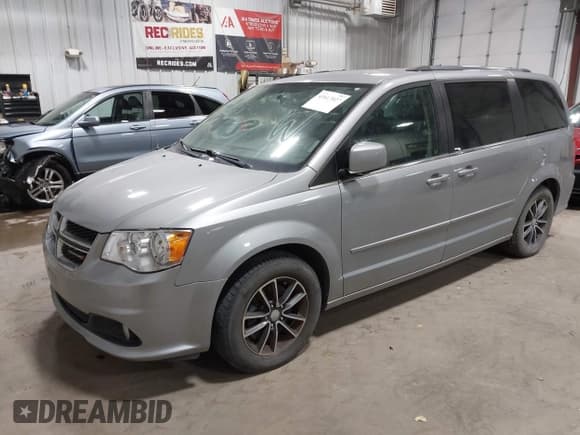 ✅ 2017 Dodge Grand Caravan SXT • VIN: 2C4RDGCG1HR554176 • Lot: 43617027. Wystawiony na IAAI z przebiegiem 217 653 mil. Bezpłatny archiwum sprzedaży aukcyjnych z USA i szczegółowy raport historii pojazdu na DreamBid. Zdjęcie 17.