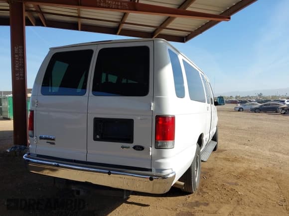 ✅ 2014 Ford Econoline Passenger XL • VIN: 1FBSS3BL0EDA81727 • Lot: 41158204. Wystawiony na IAAI z przebiegiem 493 524 mil. Bezpłatny archiwum sprzedaży aukcyjnych z USA i szczegółowy raport historii pojazdu na DreamBid. Zdjęcie 4.