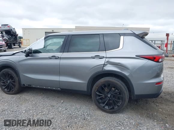 ✅ 2023 Mitsubishi Outlander SE • VIN: JA4J3UA85PZ048682 • Lot: 43321476. Wystawiony na IAAI z przebiegiem 52 760 mil. Bezpłatny archiwum sprzedaży aukcyjnych z USA i szczegółowy raport historii pojazdu na DreamBid. Zdjęcie 6.