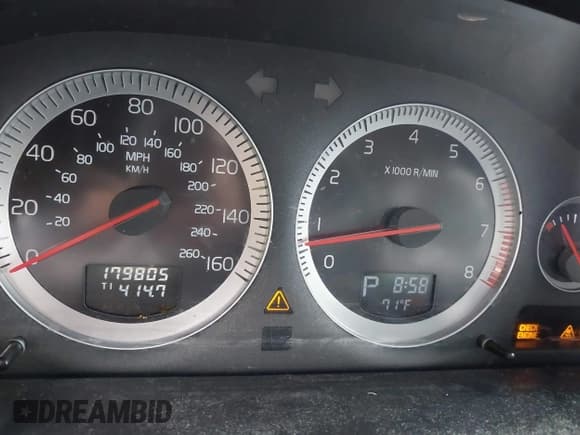 ✅ 2014 Volvo XC90 • VIN: YV4952CZ3E1681011 • Lot: 43400326. Wystawiony na IAAI z przebiegiem 179 805 mil. Bezpłatny archiwum sprzedaży aukcyjnych z USA i szczegółowy raport historii pojazdu na DreamBid. Zdjęcie 7.