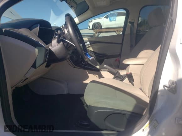 ✅ 2016 Ford Focus Electric • VIN: 1FADP3R45GL293963 • Lot: 68055504. Listed on Copart with 61,881 mi. Free auction sales archive from the USA and detailed vehicle history report at DreamBid. Image 7.