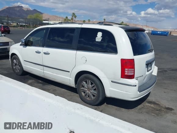 ✅ 2010 Chrysler Town & Country Limited • VIN: 2A4RR7DX1AR357668 • Lot: 42173545. Wystawiony na IAAI z przebiegiem 114 486 mil. Bezpłatny archiwum sprzedaży aukcyjnych z USA i szczegółowy raport historii pojazdu na DreamBid. Zdjęcie 3.