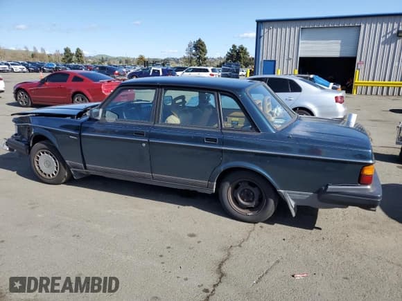 ✅ 1993 Volvo 240 • VIN: YV1AS8317P1486371 • Lot: 51696735. Listed on Copart with 118,630 mi. Free auction sales archive from the USA and detailed vehicle history report at DreamBid. Image 2.