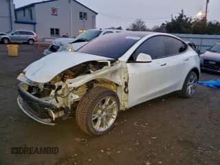 ✅ 2022 Tesla Model Y Long Range • VIN: 7SAYGDEE7NF308675 • Lot: 93281575. Wystawiony na Copart z przebiegiem 46 868 mil. Bezpłatny archiwum sprzedaży aukcyjnych z USA i szczegółowy raport historii pojazdu na DreamBid. Zdjęcie 1.