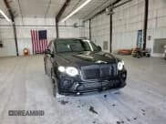 ✅ 2022 Bentley Bentayga V8 • VIN: SJAAM2ZV8NC039607 • Лот: 54888564. Опубликован ранее на Copart с пробегом 15 561 миль. Бесплатный доступ к архиву аукционных продаж из США и подробный отчёт об истории автомобиля на DreamBid. Изображение 11.