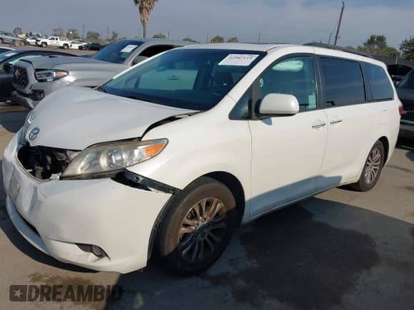 ✅ 2017 Toyota Sienna XLE Auto Access Seat • VIN: 5TDYZ3DC6HS797183 • Lot: 42907119. Listed on IAAI with 244,878 mi. Free auction sales archive from the USA and detailed vehicle history report at DreamBid. Image 2.