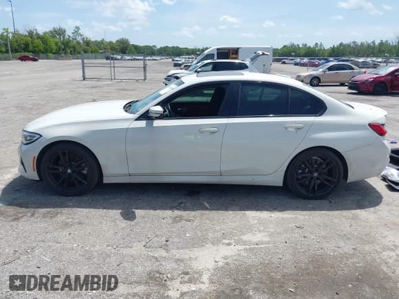 ✅ 2022 BMW 3 Series 330i • VIN: 3MW5R1J09N8C29531 • Lot: 43074092. Wystawiony na IAAI z przebiegiem 39 427 mil. Bezpłatny archiwum sprzedaży aukcyjnych z USA i szczegółowy raport historii pojazdu na DreamBid. Zdjęcie 14.