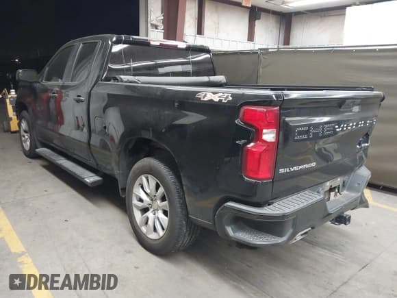 ✅ 2020 Chevrolet Silverado 1500 Custom • VIN: 1GCRWBEF0LZ247758 • Lot: 40836607. Wystawiony na IAAI z przebiegiem 83 727 mil. Bezpłatny archiwum sprzedaży aukcyjnych z USA i szczegółowy raport historii pojazdu na DreamBid. Zdjęcie 3.