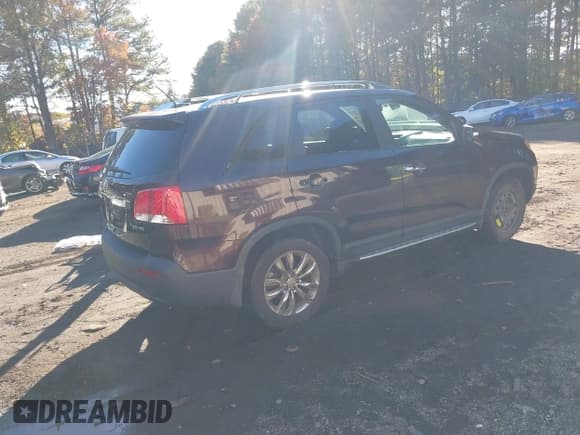 ✅ 2011 Kia Sorento EX • VIN: 5XYKU4A20BG179268 • Лот: 43589865. Опубликован ранее на IAAI с пробегом 117 059 миль. Бесплатный доступ к архиву аукционных продаж из США и подробный отчёт об истории автомобиля на DreamBid. Изображение 4.