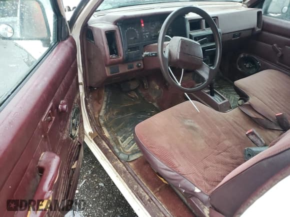 ✅ 1991 Nissan Navara • VIN: 1N6HD12H5MC347762 • Lot: 81120254. Wystawiony na Copart z przebiegiem 217 813 mil. Bezpłatny archiwum sprzedaży aukcyjnych z USA i szczegółowy raport historii pojazdu na DreamBid. Zdjęcie 8.