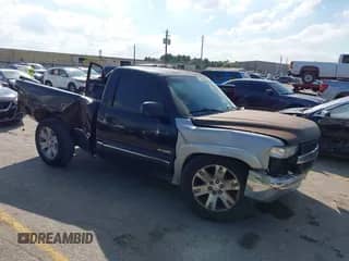 2002 Chevrolet Silverado 1500 with VIN 1GCEC14W72Z148839, listed as a IAAI auction lot 43426814 with Not provided miles and . Bid and sale history available at DreamBid. Image 1.