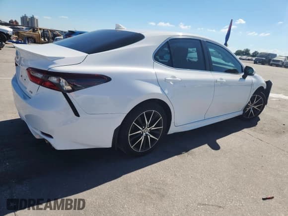 ✅ 2023 Toyota Camry SE • VIN: 4T1G11AK0PU773213 • Lot: 82488225. Wystawiony na Copart z przebiegiem 69 865 mil. Bezpłatny archiwum sprzedaży aukcyjnych z USA i szczegółowy raport historii pojazdu na DreamBid. Zdjęcie 3.