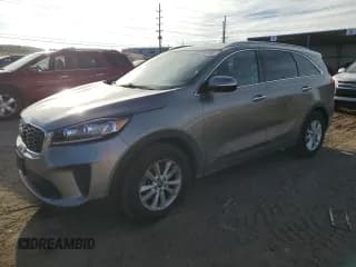 ✅ 2019 Kia Sorento LX • VIN: 5XYPGDA38KG528456 • Лот: 86302845. Опубликован ранее на Copart с пробегом 67 509 миль. Бесплатный доступ к архиву аукционных продаж из США и подробный отчёт об истории автомобиля на DreamBid. Изображение 1.