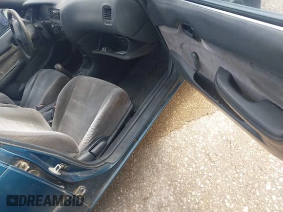 ✅ 1993 Toyota Corolla DLX • VIN: 1NXAE09E8PZ090484 • Lot: 43775718. Listed on IAAI with 256,263 mi. Free auction sales archive from the USA and detailed vehicle history report at DreamBid. Image 5.