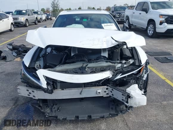 ✅ 2024 Lexus IS 350 F Sport • VIN: JTHBZ1B25R5077030 • Lot: 41096967. Listed on IAAI with 14,209 mi. Free auction sales archive from the USA and detailed vehicle history report at DreamBid. Image 6.