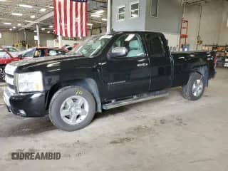 2011 Chevrolet Silverado 1500 LT with VIN 1GCRKSE37BZ139654, listed as a Copart auction lot 65856975 with 214,700 mi miles and Salvage title. Bid and sale history available at DreamBid. Image 1.