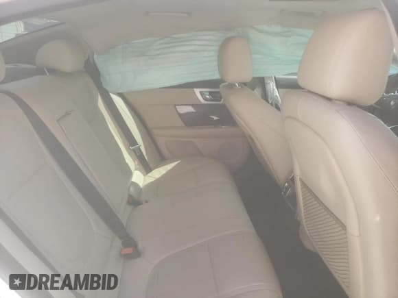 ✅ 2015 Jaguar XF T Premium • VIN: SAJWA0FS9FPU87524 • Lot: 82483535. Wystawiony na Copart z przebiegiem 59 038 mil. Bezpłatny archiwum sprzedaży aukcyjnych z USA i szczegółowy raport historii pojazdu na DreamBid. Zdjęcie 10.