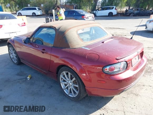 ✅ 2006 Mazda MX-5 Miata MX-5 • VIN: JM1NC25F260120719 • Lot: 43504805. Wystawiony na IAAI z przebiegiem 159 993 mil. Bezpłatny archiwum sprzedaży aukcyjnych z USA i szczegółowy raport historii pojazdu na DreamBid. Zdjęcie 3.
