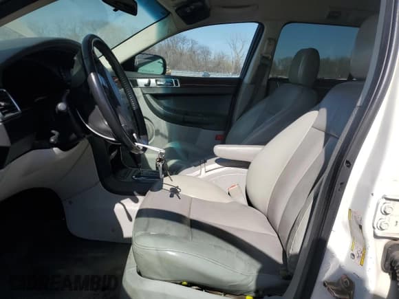 ✅ 2007 Chrysler Pacifica Touring • VIN: 2A8GM68X07R199888 • Lot: 71595435. Wystawiony na Copart z przebiegiem 221 216 mil. Bezpłatny archiwum sprzedaży aukcyjnych z USA i szczegółowy raport historii pojazdu na DreamBid. Zdjęcie 7.