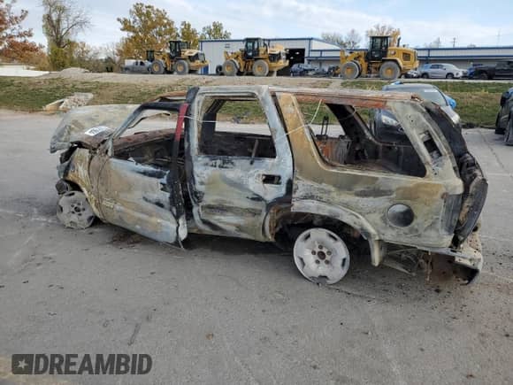 2004 Chevrolet Blazer LS z VIN 1GNDT13X64K109832, wystawiony jako Copart lot #77421904 z przebiegiem Nie podano mil oraz Nie do naprawy • Non repairable. Historia ofert i sprzedaży dostępna na DreamBid. Obrazek 2.